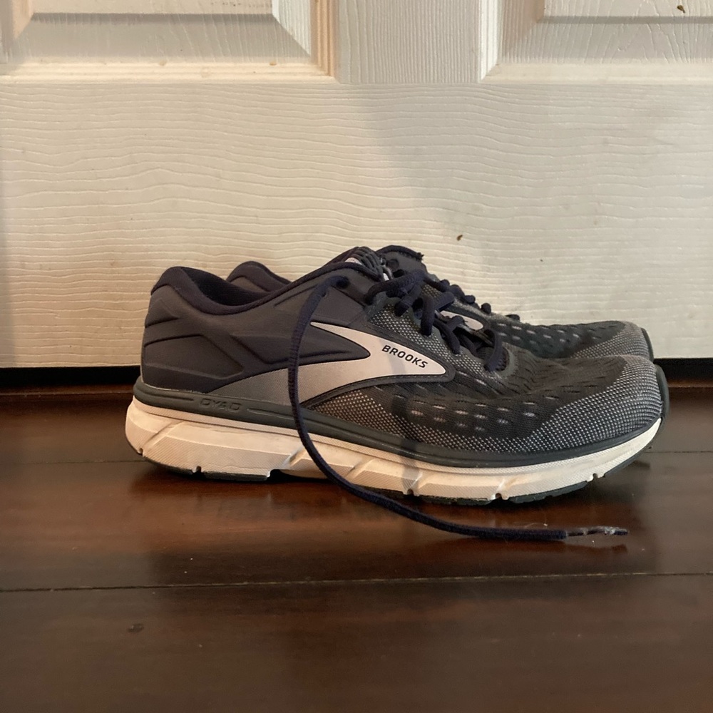 Brooks running shoes size 8 - Picture 1 of 4